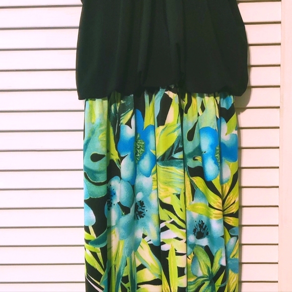 Clothing - Picture 7 of 16